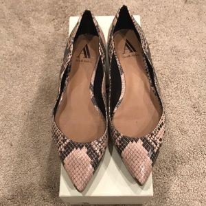 Python print pink flats. Excellent condition